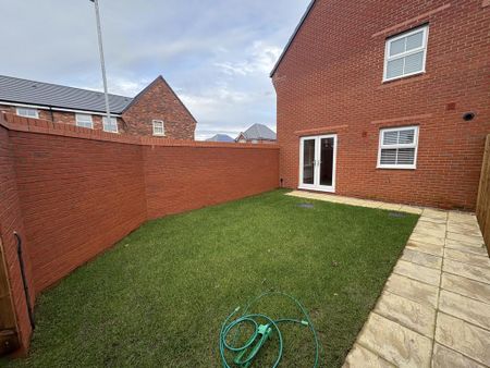 3 bedroom semi-detached house to rent - Photo 5