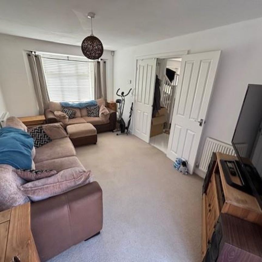 The Farrows, Maidstone - Photo 1