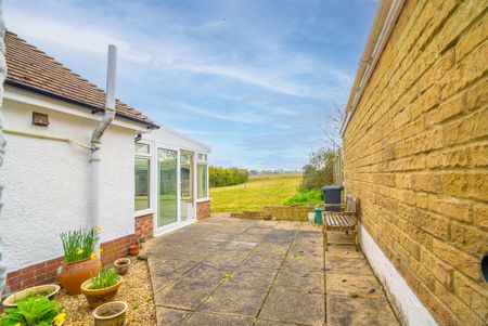 2 bedroom detached bungalow to rent - Photo 3