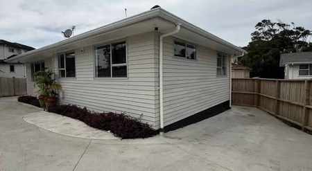 Modern 3 Bedroom Home in Prime MÃâ€Ãngere Location - Photo 3