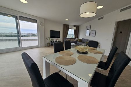 3 Bedroom Apartment For Rent in Nueva Andalucía, Málaga - Photo 3