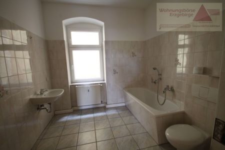 Großzügige 2-Raum-Wohnung - sehr zentral, direkt am Busbahnhof - Annaberg-Buchholz! - Photo 2