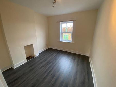 2 bedroom end of terrace house to rent - Photo 3