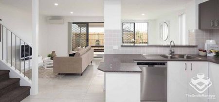 Great Location Great Townhouse - Photo 2