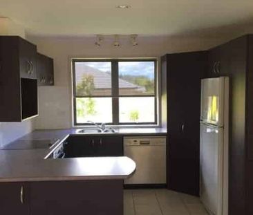 Walk to town - Photo 4