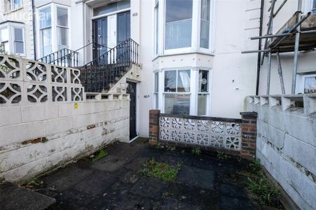 2 bedroom flat to rent - Photo 3