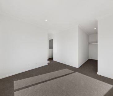 28 Jandakot Walk, Point Cook VIC 3030 - Townhouse For Rent | Domain - Photo 4