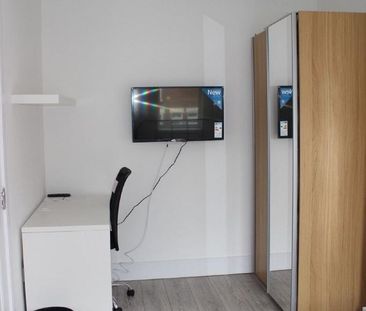 5 bedroom flat to rent - Photo 1