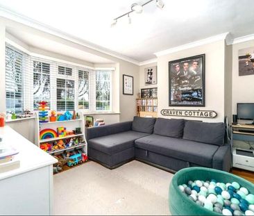 4 bedroom semi-detached house to rent - Photo 2