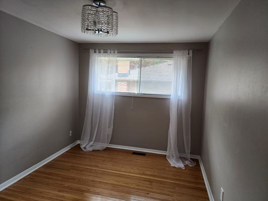 For Lease - 612 Dundee Avenue, Oshawa, Ontario - Photo 1