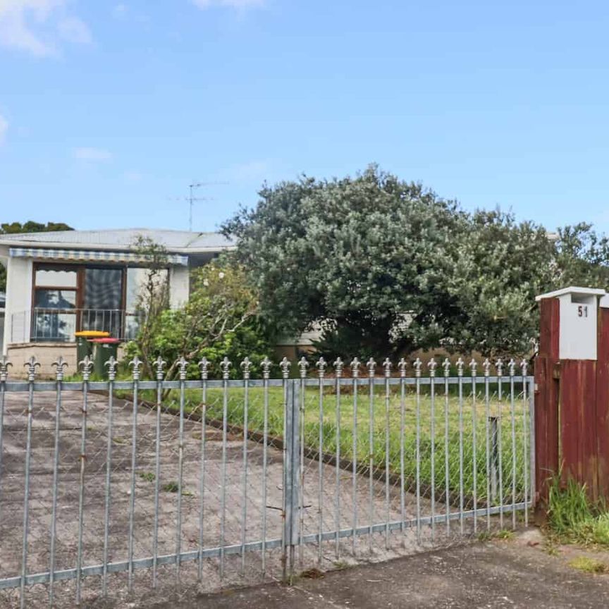 3 Bed 1 Bath for Rent in Otara - Photo 1