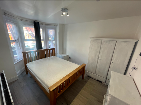 4 bedroom terraced house to rent - Photo 3