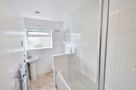 3 bedroom semi-detached house to rent - Photo 5