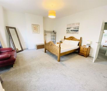 4 bedroom end of terrace house to rent - Photo 6