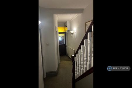 1 bedroom in a house share to rent - Photo 5