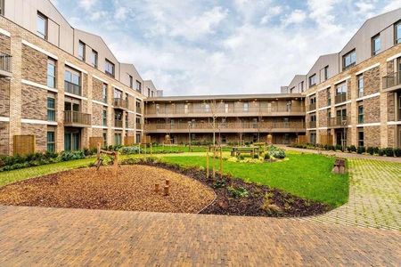 The Oakgate, Leatherhead, KT22 - Photo 2