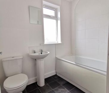 2 bedroom semi-detached house to rent - Photo 3