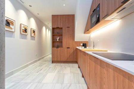 Calle San Vicente, Sevilla, Andalusia 41002 - Photo 3