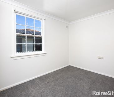 TIDY TICHBOURNE - Photo 1
