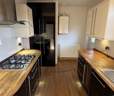 2 bedroom end of terrace house to rent - Photo 4