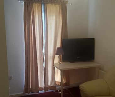 Room in a Shared House, Viola St, M11 - Photo 3