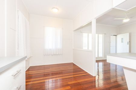 5 Garsden Street, Redcliffe QLD 4020 - House For Rent | Domain - Photo 2