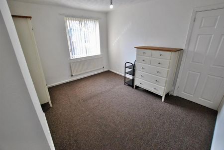 4 bedroom semi-detached house to rent - Photo 5