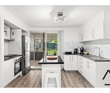 Charming 2-Bedroom Freshly painted - Your Perfect Home Awaits - Photo 3