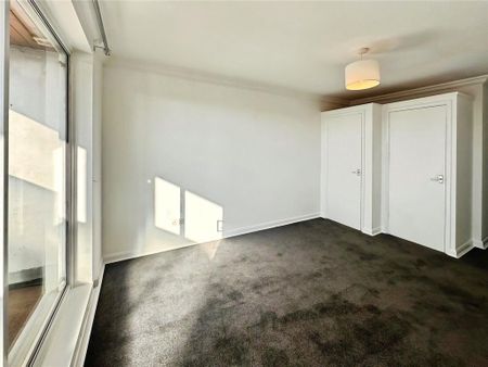 3 bedroom flat to rent - Photo 5