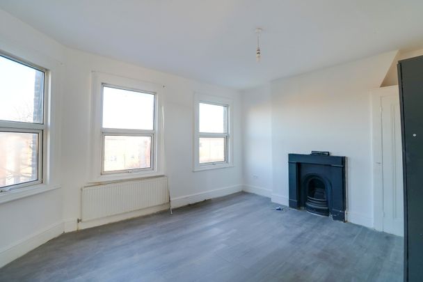 2 Bed Flat, Whitehorse Road, CR0 - Photo 1