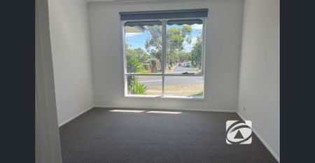 GREAT LOCATION ! - Photo 3