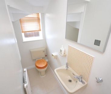 4 bedroom detached house to rent - Photo 3