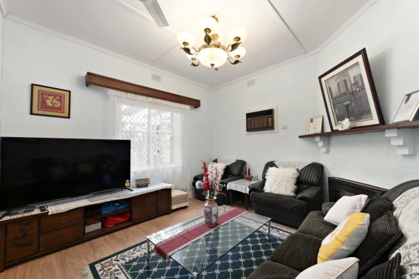 Contemporary Comfort and Convenience in One - Photo 1