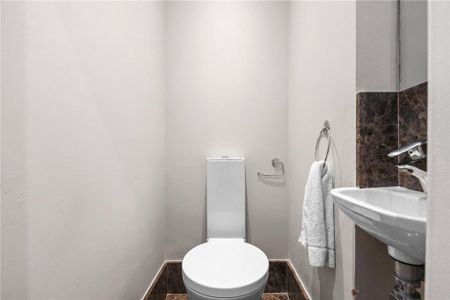 3 bedroom flat to rent - Photo 2