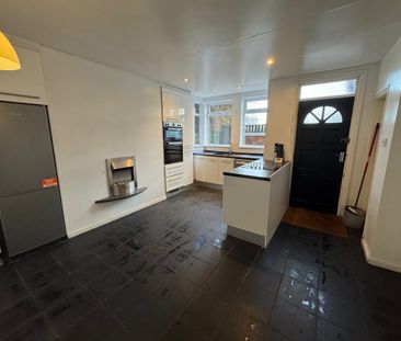 2 Bed Terraced House, Warrels Grove, LS13 - Photo 5