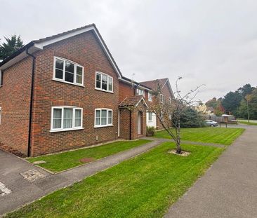 Houlton Court, Bagshot, Surrey, GU19 - Photo 3