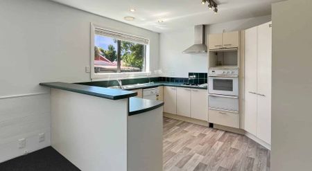 SOCKBURN – 3 BEDROOM NEWLY RENOVATED HOME, HEATPUMP, LARGE BACK YARD, MODERN BATHROOM - Photo 4