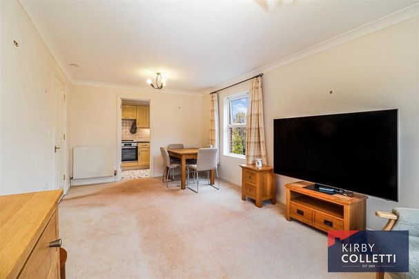 2 bedroom flat to rent - Photo 1