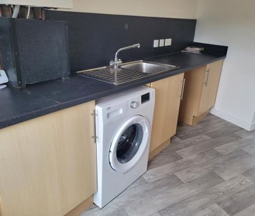 3 bedroom flat to rent - Photo 2