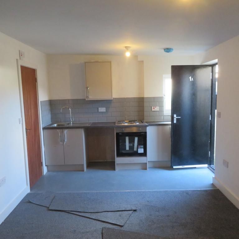 Studio to rent - Photo 1