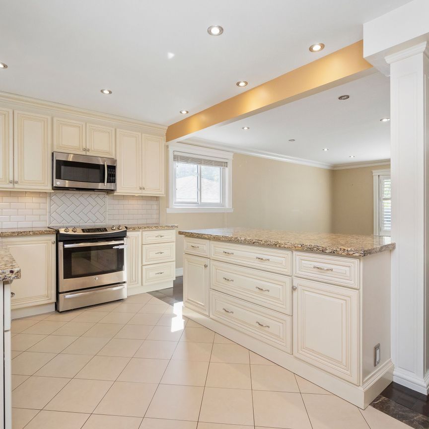 For Lease - 713 Mullin Way, Burlington, Ontario - Photo 1