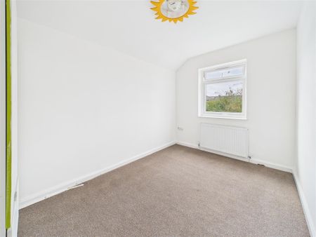 3 bedroom Semi-detached house to rent - Photo 4