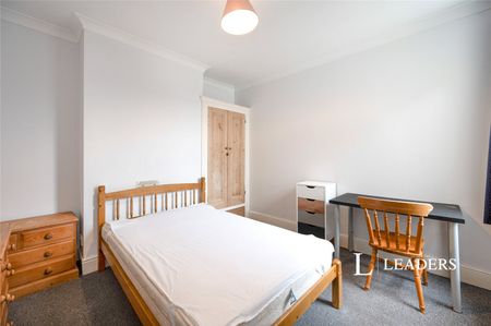 4 bedroom house to rent Delamere Road, Southsea, PO4 - Photo 3