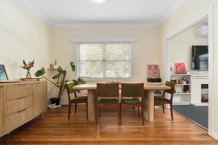 “Bright, Spacious Living in the heart of Frankston” - Photo 3