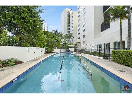 LUXURY BROADWATER LIVING ON MARINE PARADE - Photo 3