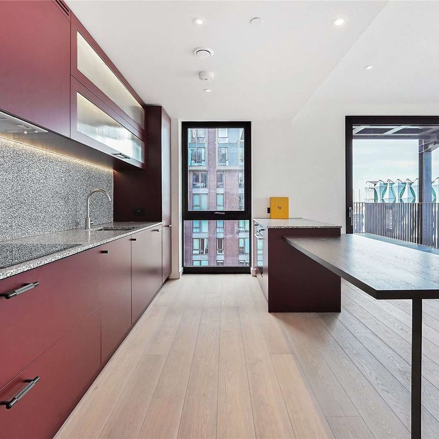 A brand new three bedroom apartment on the 17th floor in the spectacular Modern, Embassy Gardens development. - Photo 1