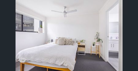 EXECUTIVE STYLE - TOP FLOOR - 2 BEDROOM APARTMENT - Photo 3