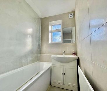 Waverley Road, South Woodford, E18 - Photo 5