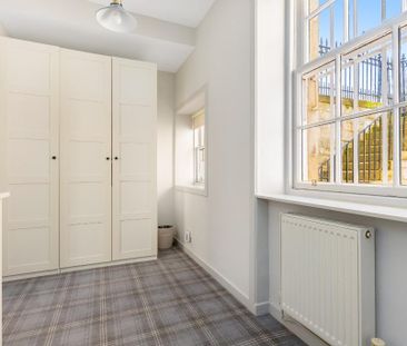 3 bedroom flat to rent - Photo 4