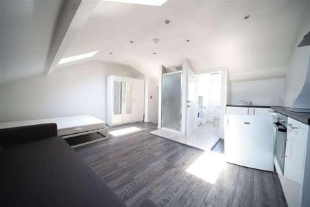 Seven Sisters Road, London, N4 - Photo 3